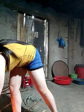 Snapshot of quynhkoolbae chatting on 11/12/25, 04:24 quynhkoolbae online show from 11/12/25, 04:24