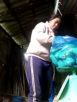 Snapshot of quynhkoolbae chatting on 11/13/25, 01:48 quynhkoolbae online show from 11/13/25, 01:48