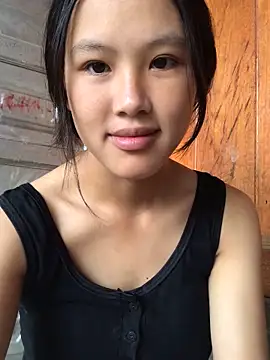 Snapshot of May_nhi chatting on 09/13/25, 02:22 May nhi online show from 09/13/25, 02:22