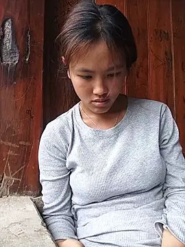 Snapshot of May_nhi chatting on 06/13/26, 03:37 May nhi online show from 06/13/26, 03:37