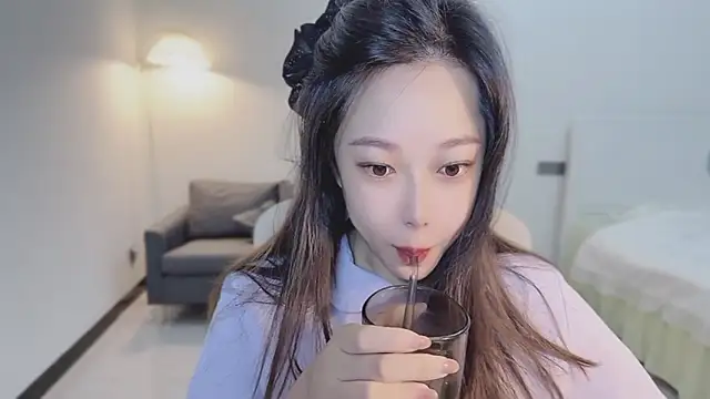 Maymay  online show from 10/18/25, 11:05