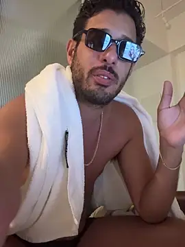 Snapshot of husbandandwifetobe chatting on 10/10/25, 10:14 husbandandwifetobe online show from 10/10/25, 10:14