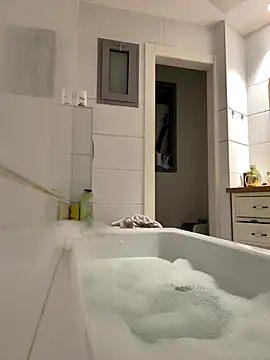 Snapshot of husbandandwifetobe chatting on 10/18/25, 07:03 husbandandwifetobe online show from 10/18/25, 07:03