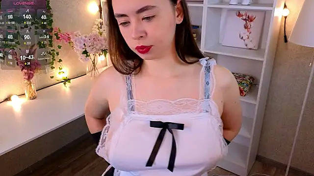 Snapshot of TraciMyntti chatting on 10/03/25, 01:13 TraciMyntti online show from 10/03/25, 01:13