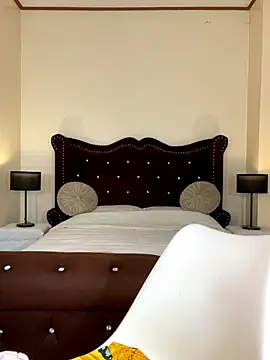 Snapshot of KeraEvangeline chatting on 12/13/25, 08:04 KeraEvangeline online show from 12/13/25, 08:04