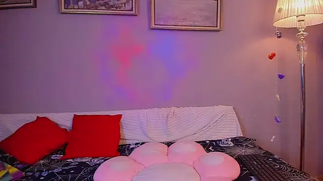 Snapshot of VelvetBlitz chatting on 11/12/25, 03:34 VelvetBlitz online show from 11/12/25, 03:34