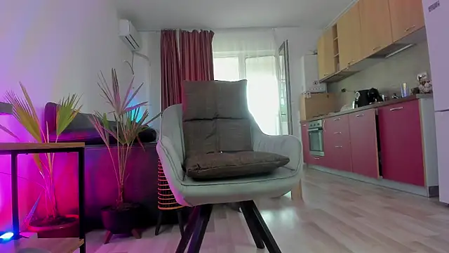 Snapshot of melanie_wayy chatting on 09/12/25, 03:12 melanie wayy online show from 09/12/25, 03:12