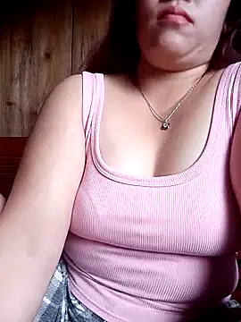 Snapshot of miumiu_00 chatting on 09/15/25, 02:44 miumiu 00 online show from 09/15/25, 02:44