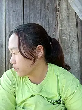 Snapshot of miumiu_00 chatting on 10/05/25, 01:48 miumiu 00 online show from 10/05/25, 01:48