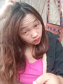 Snapshot of miumiu_00 chatting on 11/08/25, 03:29 miumiu 00 online show from 11/08/25, 03:29