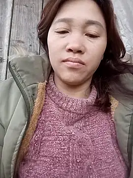 Snapshot of miumiu_00 chatting on 11/29/25, 11:41 miumiu 00 online show from 11/29/25, 11:41