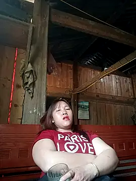 Snapshot of miumiu_00 chatting on 03/26/26, 03:45 miumiu 00 online show from 03/26/26, 03:45