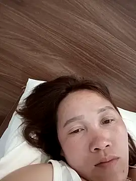 Snapshot of miumiu_00 chatting on 04/02/26, 01:20 miumiu 00 online show from 04/02/26, 01:20