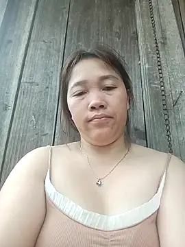 Snapshot of miumiu_00 chatting on 04/17/26, 11:19 miumiu 00 online show from 04/17/26, 11:19