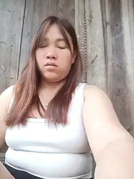 Snapshot of miumiu_00 chatting on 04/19/26, 10:56 miumiu 00 online show from 04/19/26, 10:56