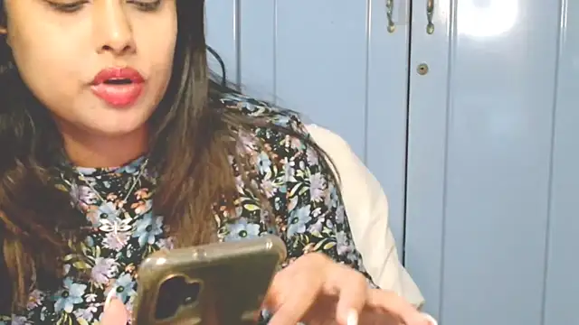 Indian GlowingMiax online show from 09/12/25, 06:52