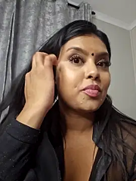 Indian GlowingMiax online show from 11/30/25, 03:38