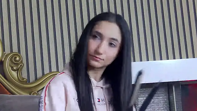 Snapshot of CarolinaBlair chatting on 05/20/26, 03:56 CarolinaBlair online show from 05/20/26, 03:56