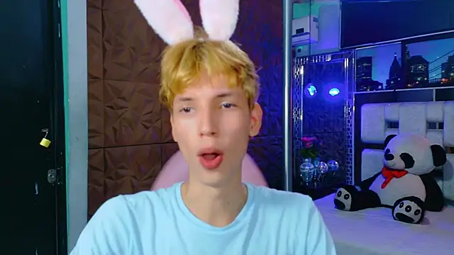 Snapshot of park_jimin1 chatting on 10/12/25, 01:10 park jimin1 online show from 10/12/25, 01:10