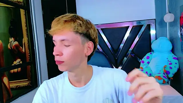 Snapshot of park_jimin1 chatting on 11/19/25, 12:05 park jimin1 online show from 11/19/25, 12:05