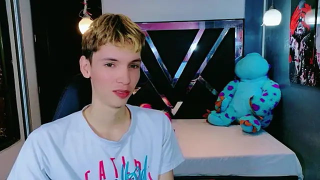 Snapshot of park_jimin1 chatting on 12/15/25, 12:20 park jimin1 online show from 12/15/25, 12:20