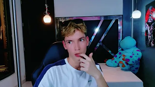 Snapshot of park_jimin1 chatting on 12/16/25, 07:08 park jimin1 online show from 12/16/25, 07:08