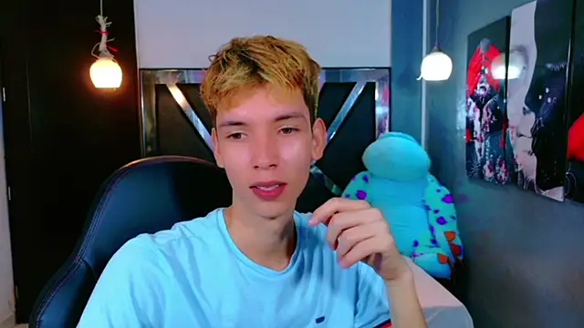 Snapshot of park_jimin1 chatting on 12/18/25, 12:44 park jimin1 online show from 12/18/25, 12:44