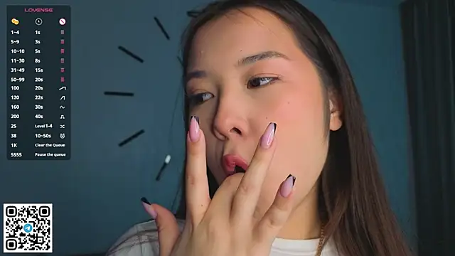 AlberthaEscue online show from 10/26/25, 04:18