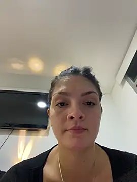 Snapshot of Danielaeliana chatting on 04/11/26, 12:37 Danielaeliana online show from 04/11/26, 12:37