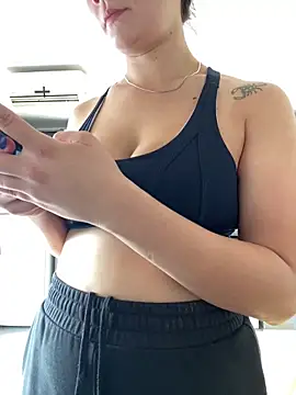 Snapshot of Danielaeliana chatting on 04/11/26, 07:18 Danielaeliana online show from 04/11/26, 07:18