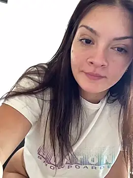 Snapshot of Danielaeliana chatting on 04/22/26, 01:12 Danielaeliana online show from 04/22/26, 01:12