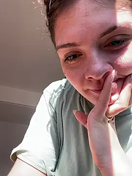 Snapshot of Danielaeliana chatting on 05/23/26, 05:28 Danielaeliana online show from 05/23/26, 05:28