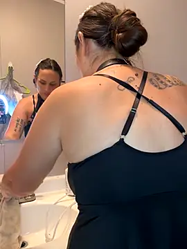 Snapshot of lillylooney chatting on 09/24/25, 05:33 lillylooney online show from 09/24/25, 05:33