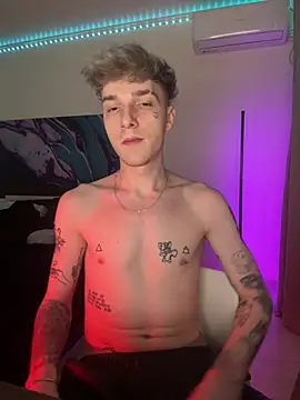 Snapshot of davesinner chatting on 02/19/26, 11:01 davesinner online show from 02/19/26, 11:01