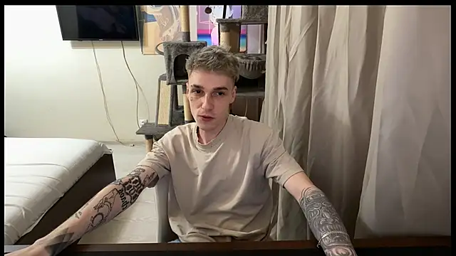 Snapshot of davesinner chatting on 04/05/26, 02:03 davesinner online show from 04/05/26, 02:03