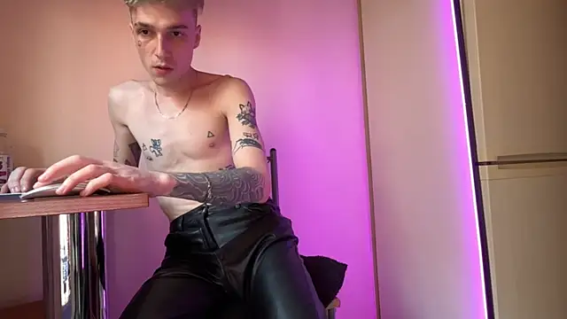 Snapshot of davesinner chatting on 04/06/26, 04:46 davesinner online show from 04/06/26, 04:46