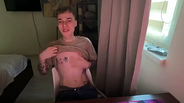 Snapshot of davesinner chatting on 04/11/26, 04:00 davesinner online show from 04/11/26, 04:00