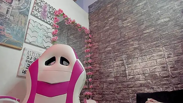 Snapshot of karoll__sex chatting on 03/09/26, 01:04 karoll sex online show from 03/09/26, 01:04