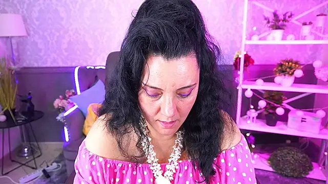 Snapshot of ValeryRosseee chatting on 10/10/25, 01:43 ValeryRosseee online show from 10/10/25, 01:43