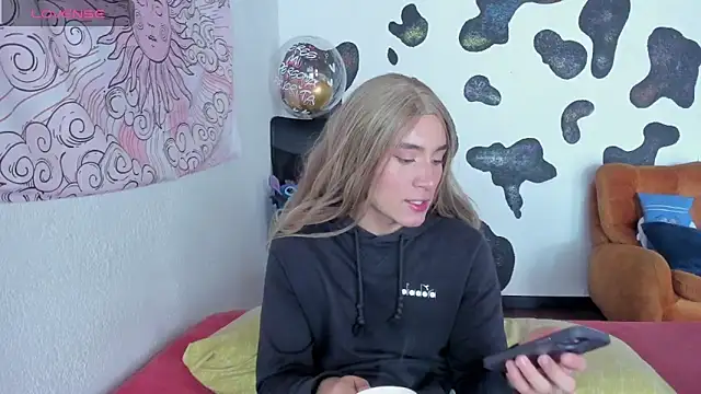 Snapshot of brihanna_cooper chatting on 10/30/25, 01:45 brihanna cooper online show from 10/30/25, 01:45