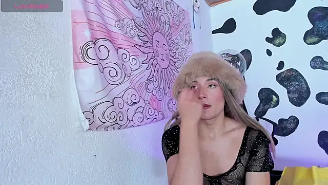 Snapshot of brihanna_cooper chatting on 11/18/25, 02:21 brihanna cooper online show from 11/18/25, 02:21