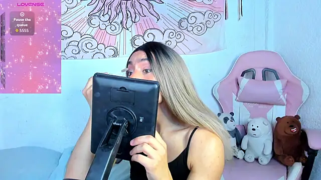 Snapshot of brihanna_cooper chatting on 05/16/26, 02:49 brihanna cooper online show from 05/16/26, 02:49