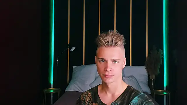 Snapshot of LawrenceMiles chatting on 09/15/25, 10:48 LawrenceMiles online show from 09/15/25, 10:48