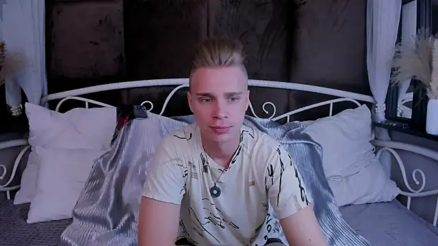 Snapshot of LawrenceMiles chatting on 09/16/25, 11:00 LawrenceMiles online show from 09/16/25, 11:00