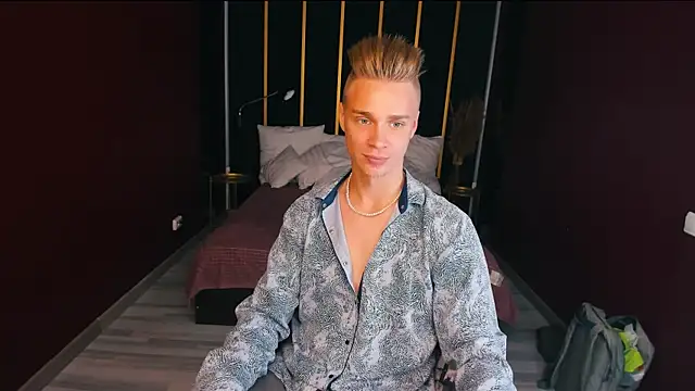 Snapshot of LawrenceMiles chatting on 09/21/25, 04:47 LawrenceMiles online show from 09/21/25, 04:47