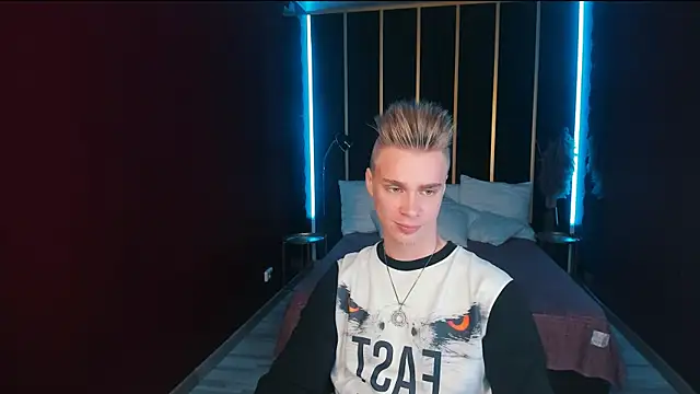 Snapshot of LawrenceMiles chatting on 09/22/25, 10:50 LawrenceMiles online show from 09/22/25, 10:50