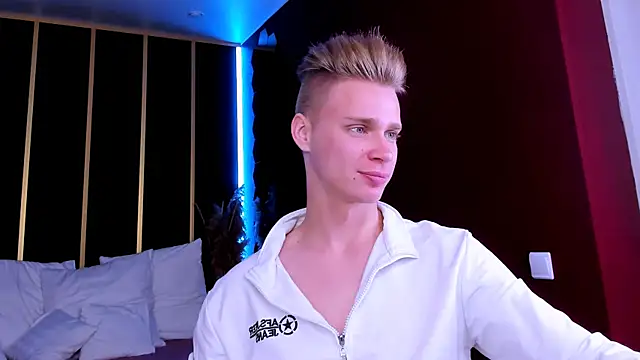 Snapshot of LawrenceMiles chatting on 10/03/25, 11:07 LawrenceMiles online show from 10/03/25, 11:07