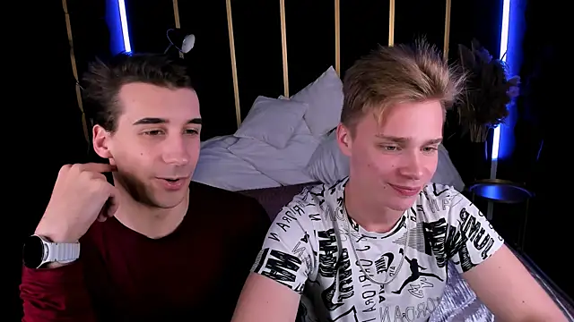 Snapshot of LawrenceMiles chatting on 10/18/25, 08:31 LawrenceMiles online show from 10/18/25, 08:31