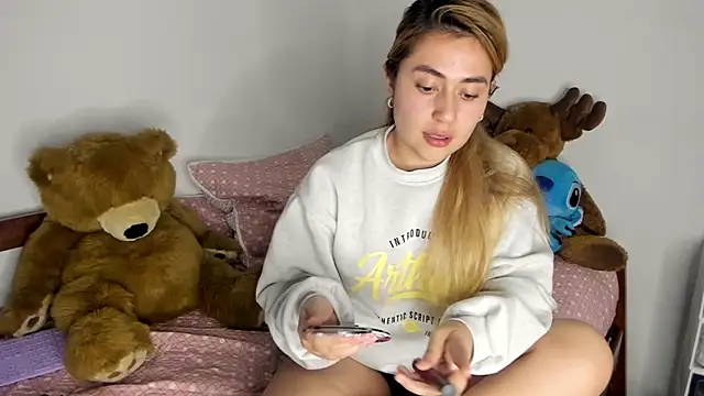 Snapshot of min-ji chatting on 04/17/26, 10:02 min-ji online show from 04/17/26, 10:02