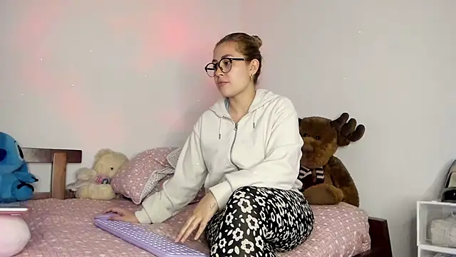 Snapshot of min-ji chatting on 04/24/26, 08:44 min-ji online show from 04/24/26, 08:44